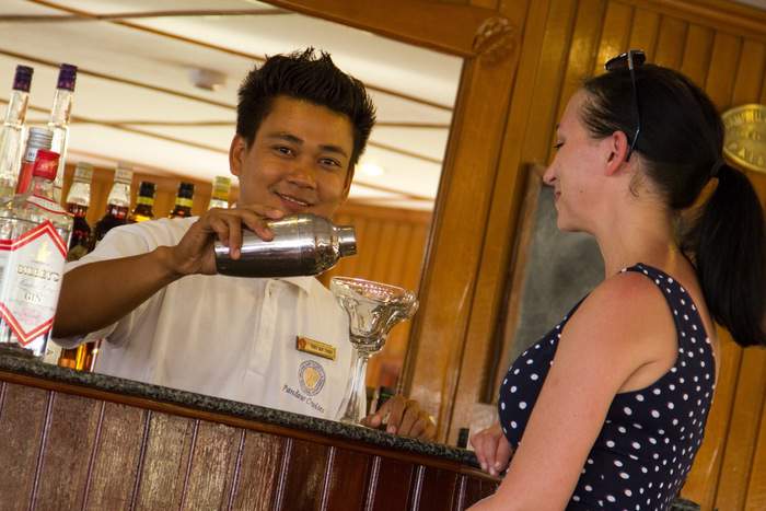 Pandaw RV Pandaw II Bar 2.jpg